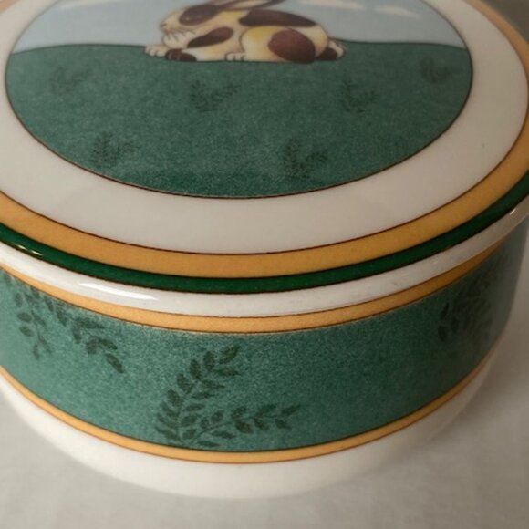 Vintage Villeroy and Boch A La Ferme Les Animaux Lidded candy box. 1748 - Picture 4 of 10
